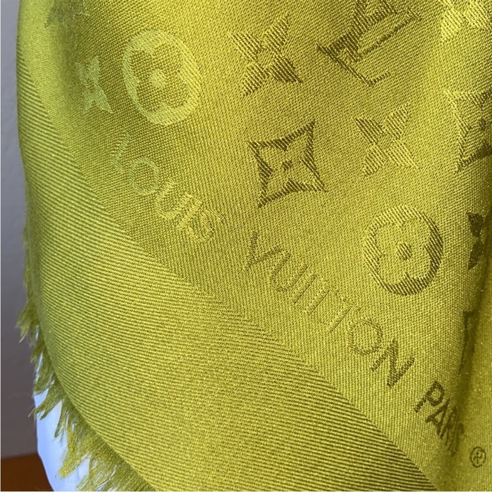 Louis Vuitton Chartreuse Monogram Shawl Wrap - Picture 4 of 4